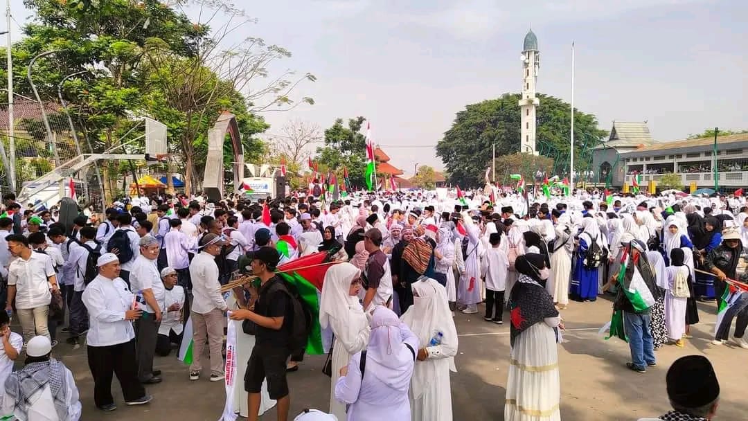 Aliansi Masyarakat Cicalengka Penuhi Alun Alun Cicalengka Gelorakan Aksi Bela Palestina 8742